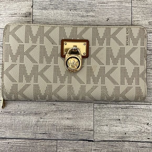 Michael Kors Zip Around Wallet - Picture 1 of 13